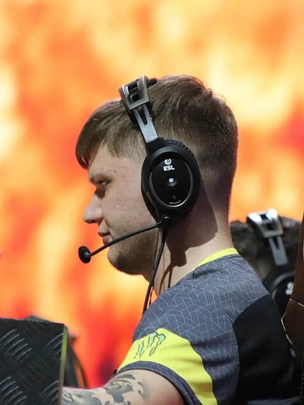 Oleksandr Kostyliev in elite esports action as a sports brand ambassador for World Sports Advertising