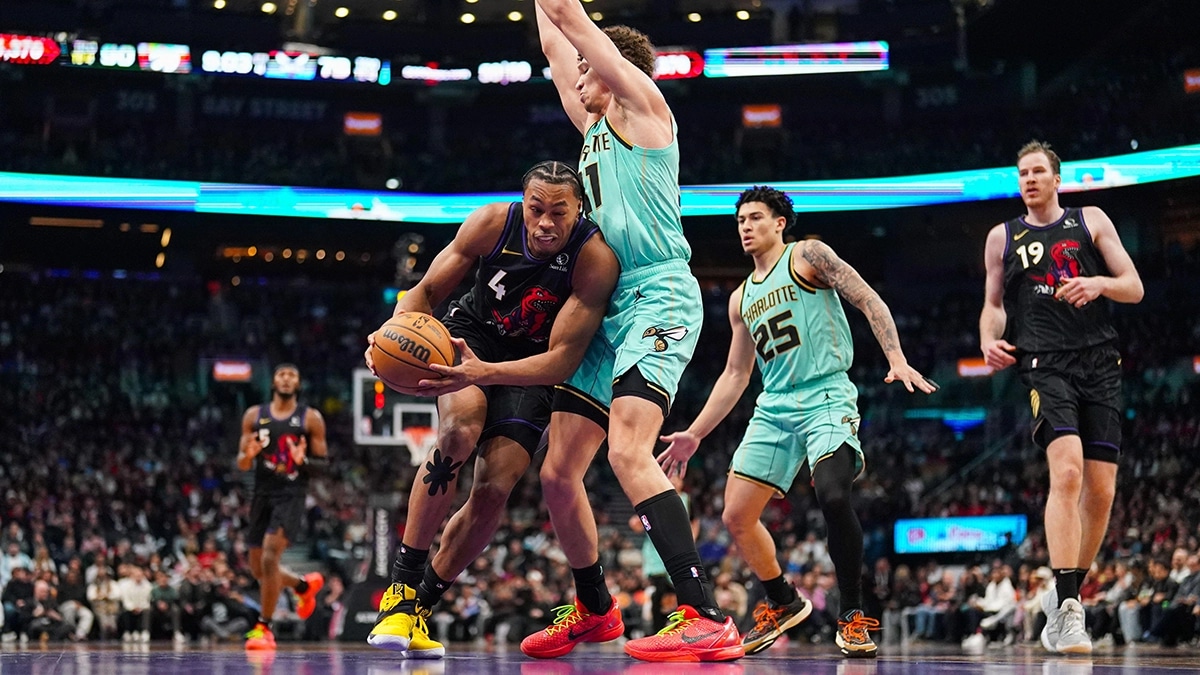 篮球比赛精彩瞬间