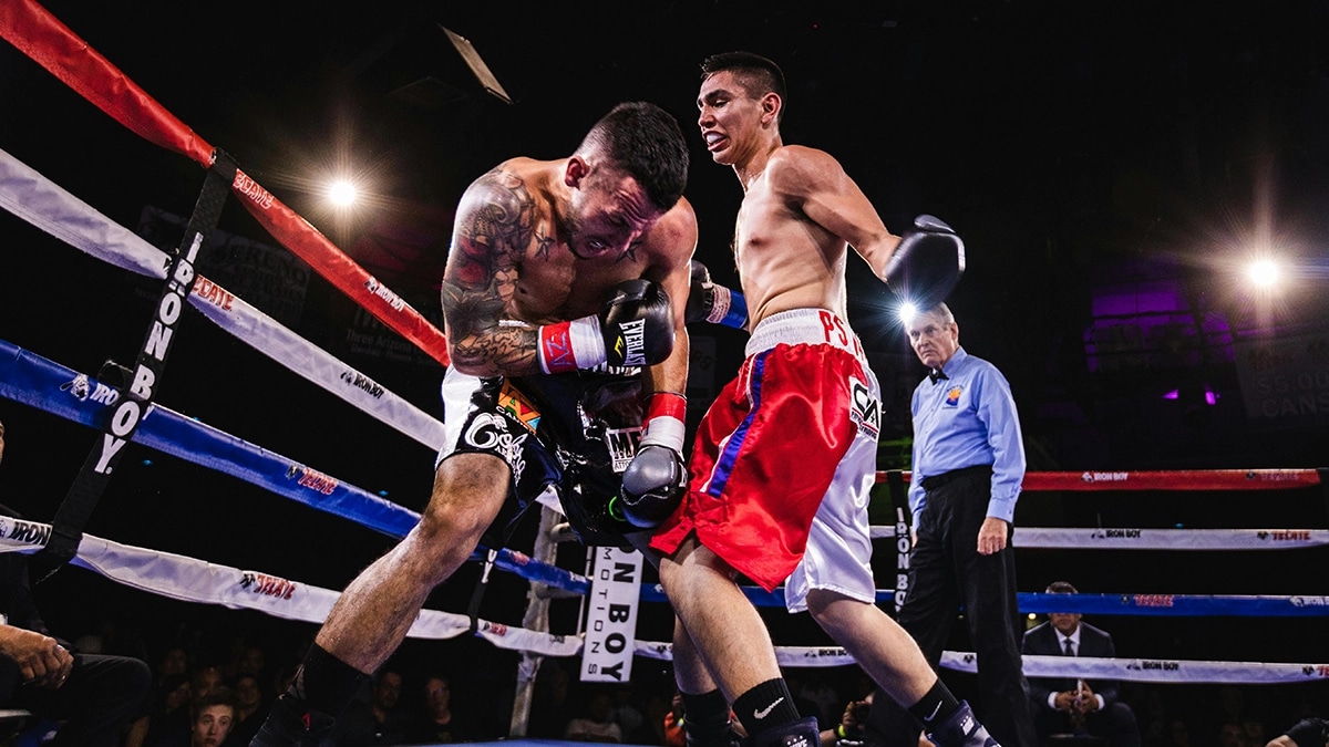 格斗运动员比赛场景